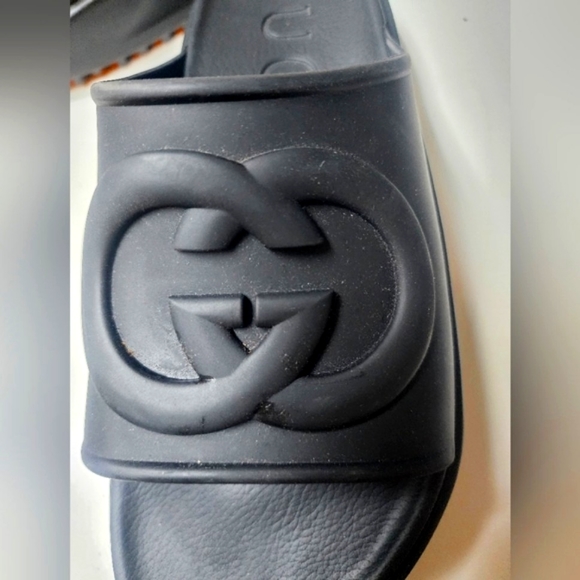 SOLD Men's Gucci Slides Authentic GG embossed rubber flatform slides - Picture 8 of 17